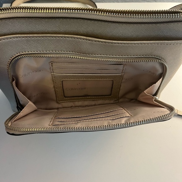 Calvin Klein Women's CrossBody Bag - Picture 11 of 16